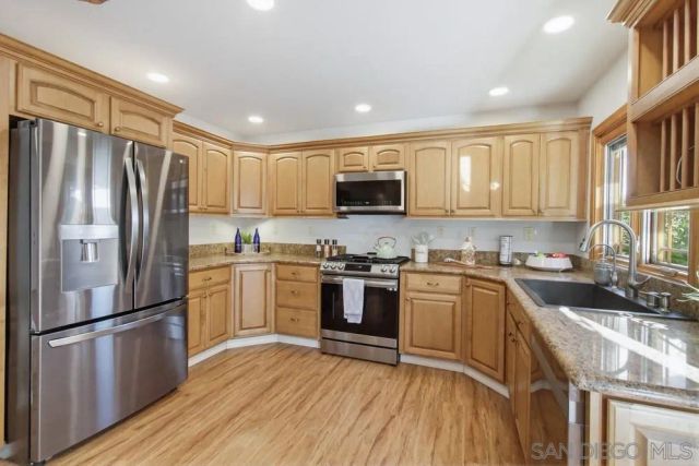 11385 Paseo Albacete, San Diego, CA 92129