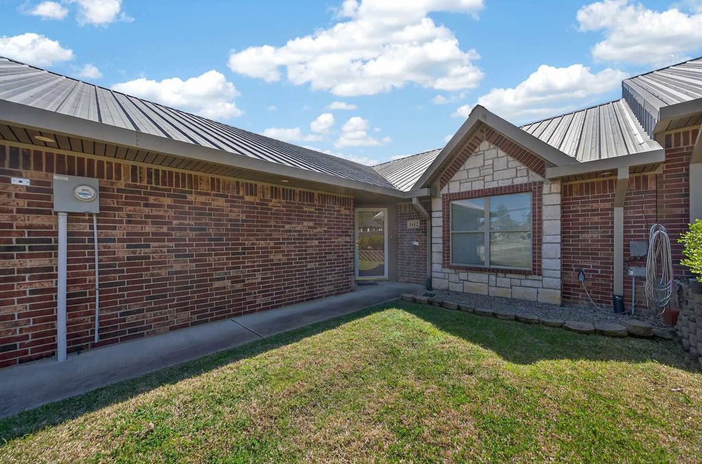 1442 Garner Lane, Longview, TX 75605