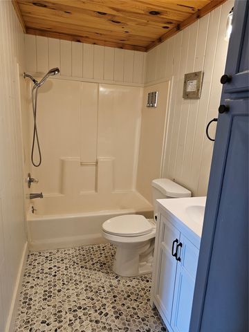 3814 Pawnee Court, Granbury, TX 76048