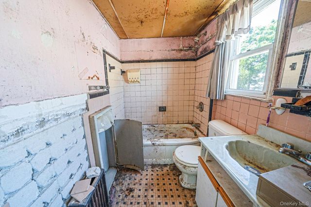 140 Freeman Avenue, Elmont, NY 11003