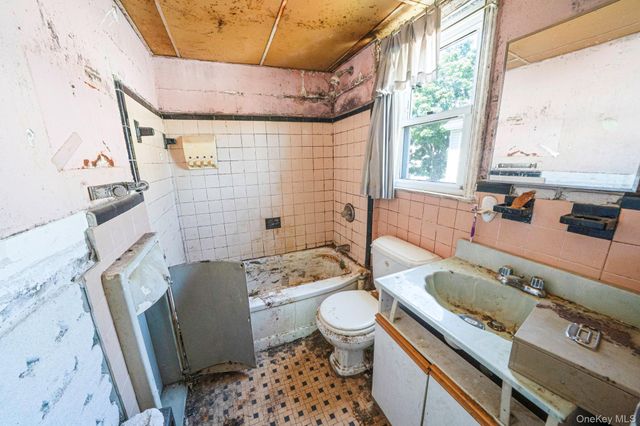 140 Freeman Avenue, Elmont, NY 11003