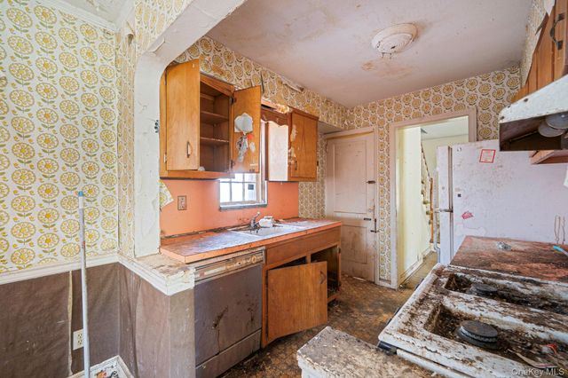 140 Freeman Avenue, Elmont, NY 11003