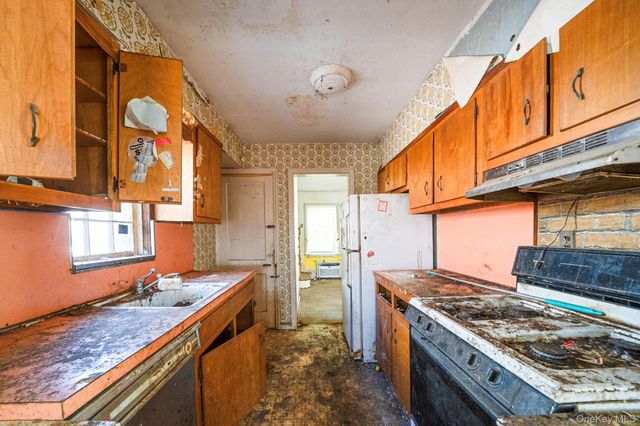 140 Freeman Avenue, Elmont, NY 11003