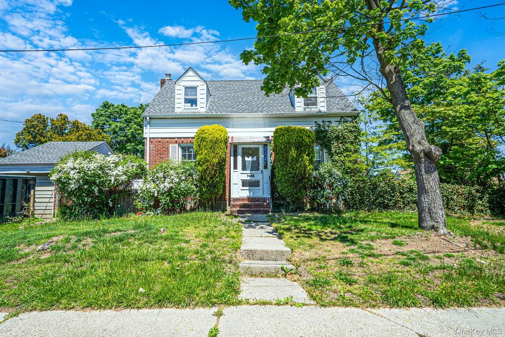 140 Freeman Avenue, Elmont, NY 11003