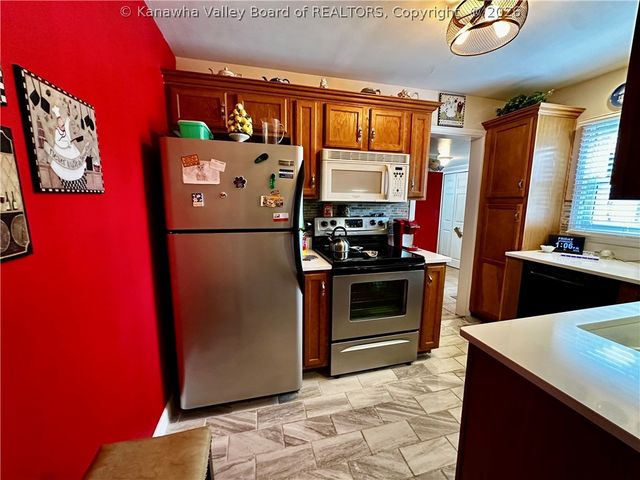 709 Kasick Drive, St Albans, WV 25177