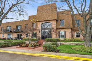 1230 Park Avenue W 213, Highland Park, IL 60035