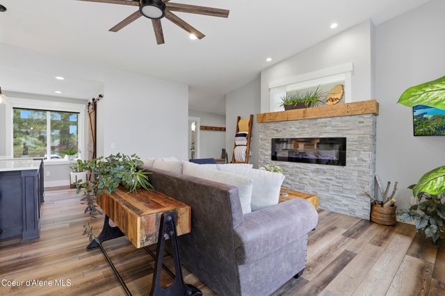 944 N Balcony DR, Coeur D'alene, ID 83814