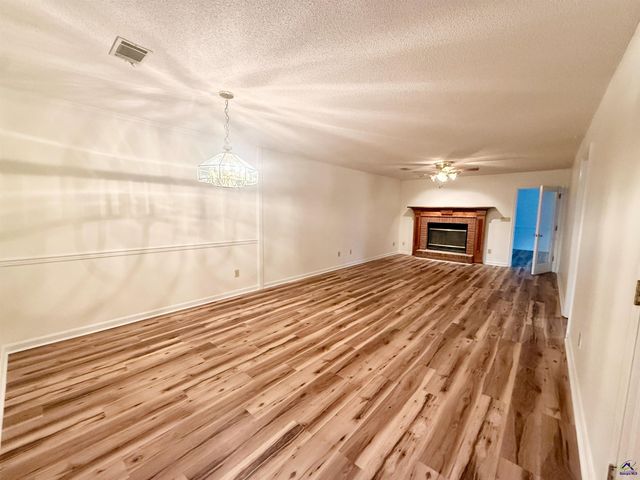 102 Williamsburg Avenue, Warner Robins, GA 31088