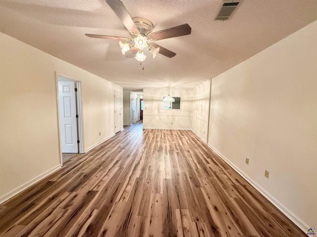 102 Williamsburg Avenue, Warner Robins, GA 31088