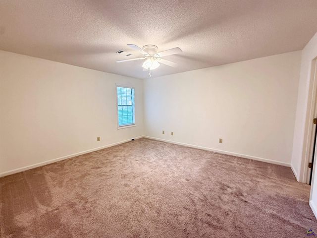 102 Williamsburg Avenue, Warner Robins, GA 31088