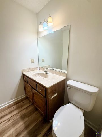 102 Williamsburg Avenue, Warner Robins, GA 31088