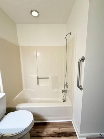 102 Williamsburg Avenue, Warner Robins, GA 31088