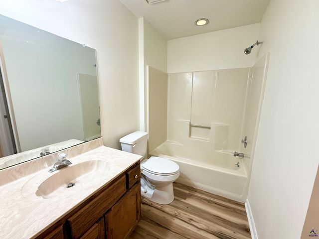 102 Williamsburg Avenue, Warner Robins, GA 31088