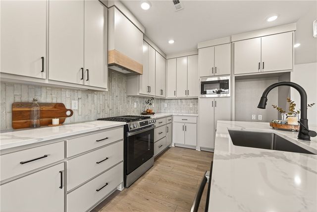 240 Kinross Drive, Bella Vista, AR 72715