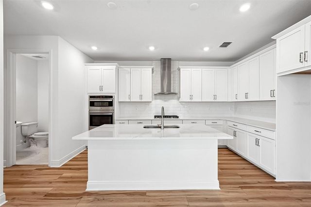 8221 SEAFLOWER PARKWAY, Bradenton, FL 34210