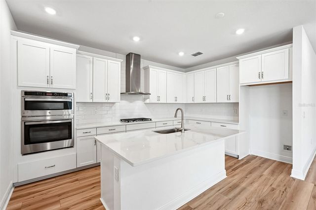 8221 SEAFLOWER PARKWAY, Bradenton, FL 34210