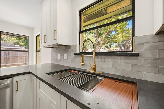 5322 Briarbend Drive, Houston, TX 77096