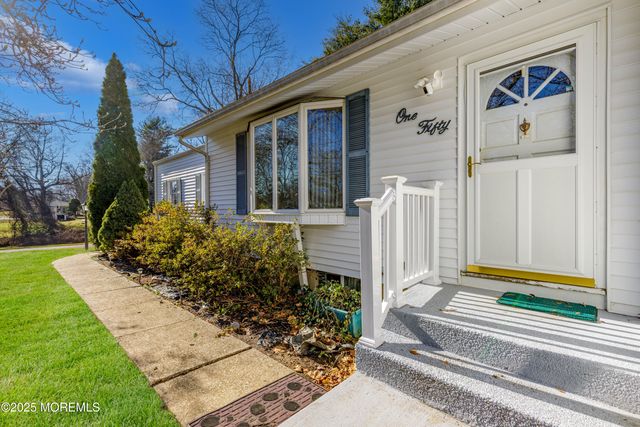 150 Cloverdale Circle, Tinton Falls, NJ 07724