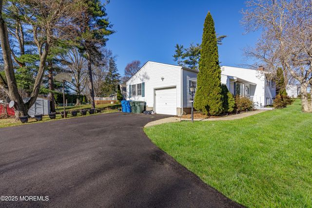 150 Cloverdale Circle, Tinton Falls, NJ 07724