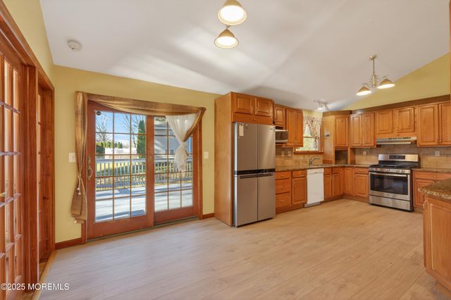 150 Cloverdale Circle, Tinton Falls, NJ 07724