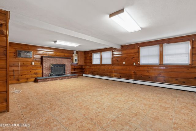 150 Cloverdale Circle, Tinton Falls, NJ 07724