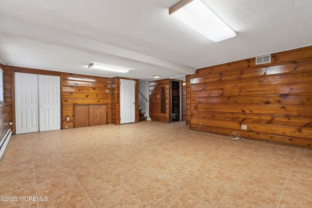 150 Cloverdale Circle, Tinton Falls, NJ 07724