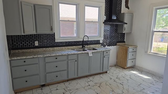 323 Garfield Street, Gary, IN 46404