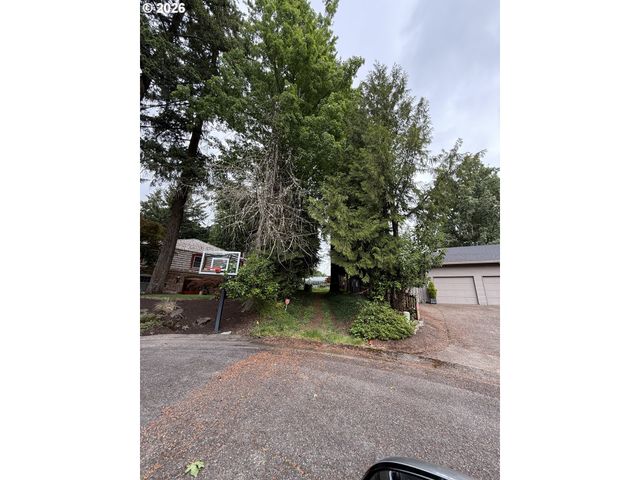 1 Lothlorien, Lake Oswego, OR 97034