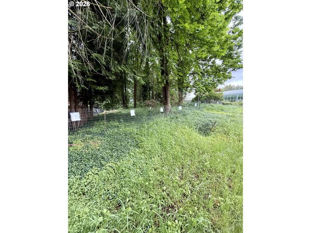 1 Lothlorien, Lake Oswego, OR 97034