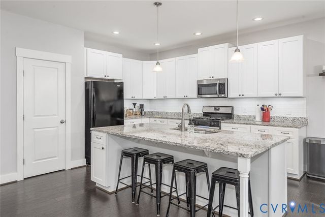 11038 Kings Pond Dr, Providence Forge, VA 23140