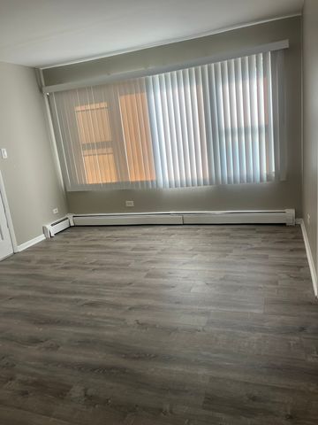 7831 roberts Road 4, Bridgeview, IL 60455