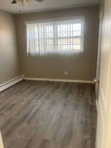 7831 roberts Road 4, Bridgeview, IL 60455