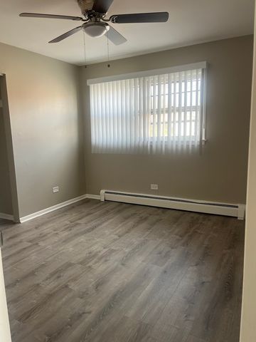 7831 roberts Road 4, Bridgeview, IL 60455