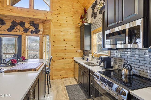 939 Pine Valley Way, Sevierville, TN 37862