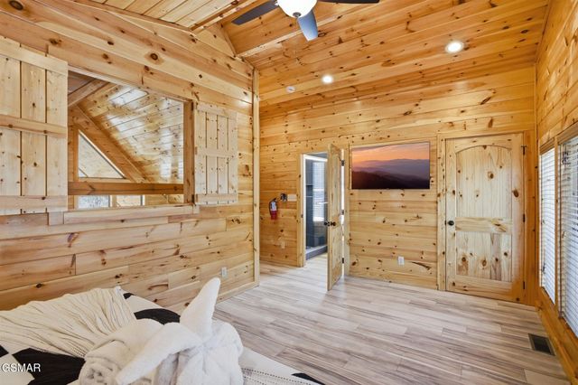 939 Pine Valley Way, Sevierville, TN 37862