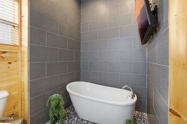 939 Pine Valley Way, Sevierville, TN 37862