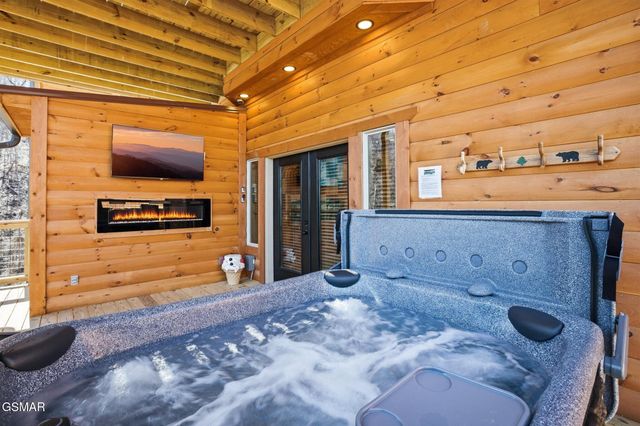 939 Pine Valley Way, Sevierville, TN 37862