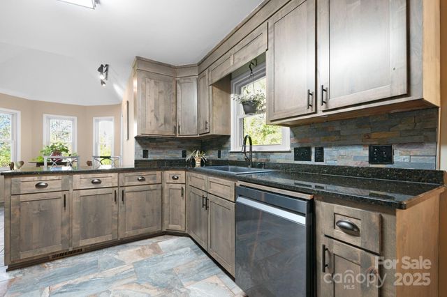 4441 Snyders Way, Lenoir, NC 28645