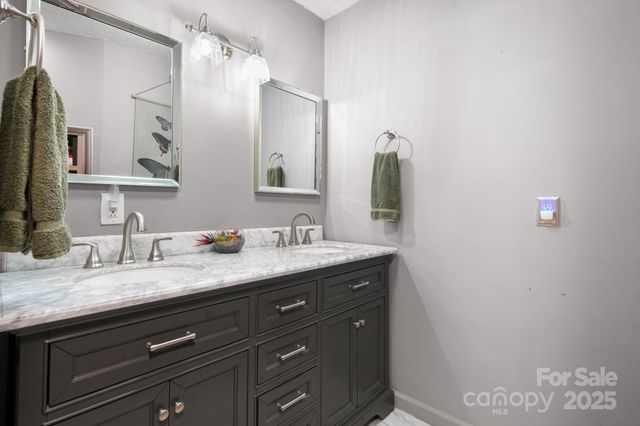 4441 Snyders Way, Lenoir, NC 28645