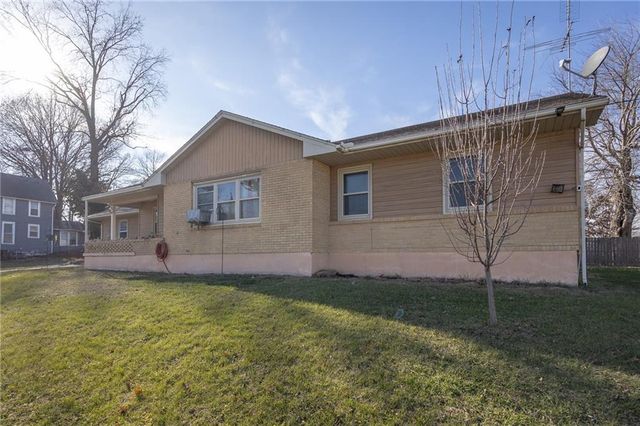 126 N 17th Street, Lexington, MO 64067