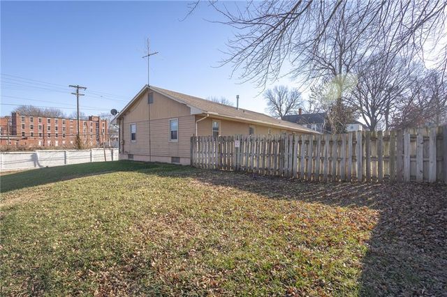 126 N 17th Street, Lexington, MO 64067