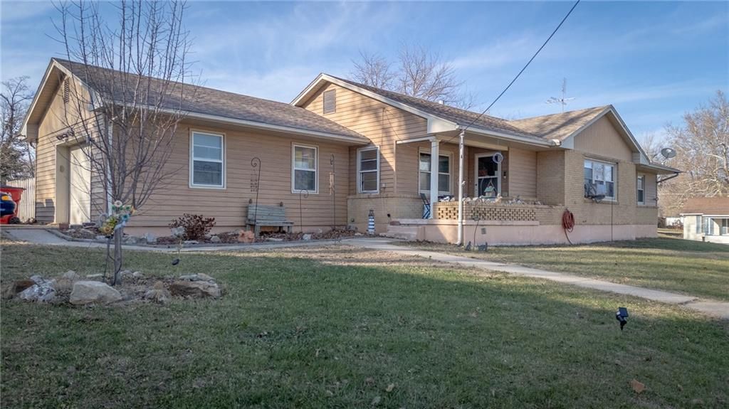 126 N 17th Street, Lexington, MO 64067