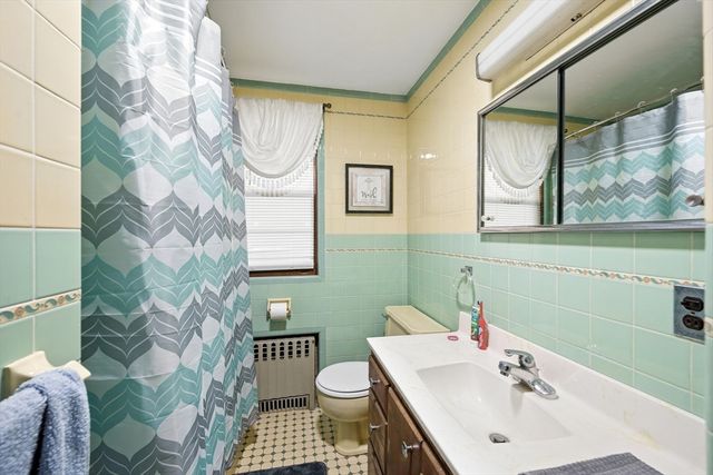28 Holy Cross St., Springfield, MA 01104