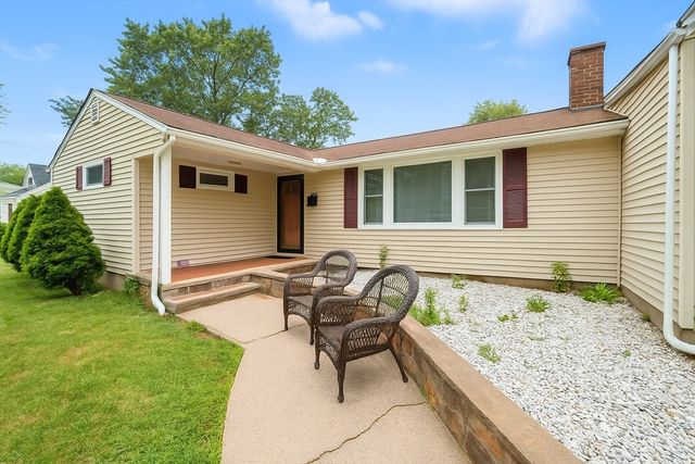 28 Holy Cross St., Springfield, MA 01104
