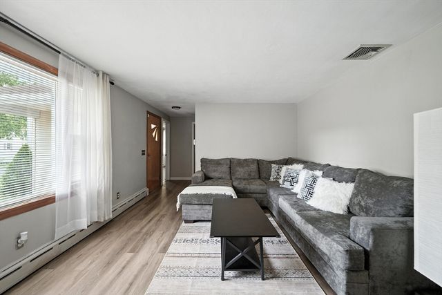 28 Holy Cross St., Springfield, MA 01104