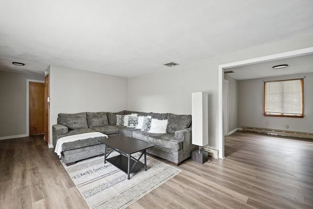 28 Holy Cross St., Springfield, MA 01104