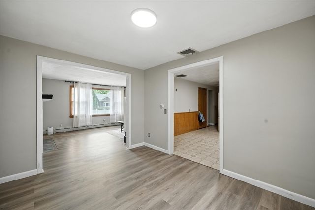 28 Holy Cross St., Springfield, MA 01104