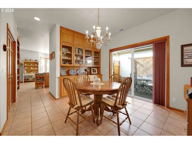 1789 LAKE SHORE Dr, Eugene, OR 97408