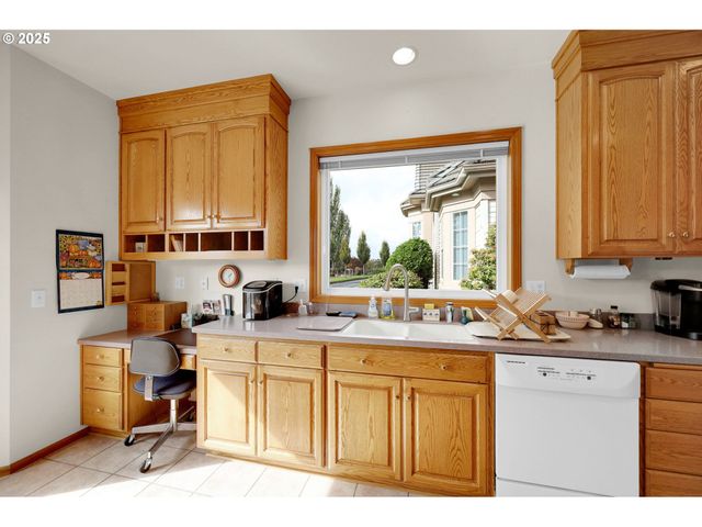 1789 LAKE SHORE Dr, Eugene, OR 97408