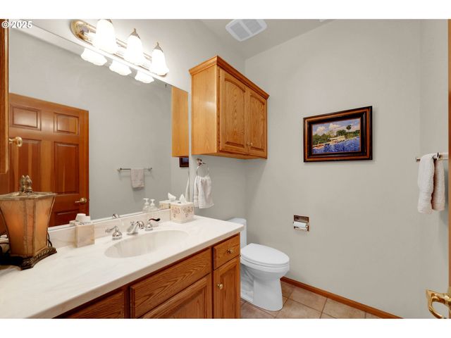 1789 LAKE SHORE Dr, Eugene, OR 97408